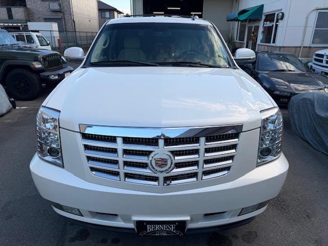 キャデラックエスカレード ベースグレード　１ナンバー登録　オートチェック走行履歴レポート付　弊社管理ユーザー様下取り車　弊社にて１１年間メンテナンス　パワーランニングボード　パワーバックドア　サイバーナビ　純正フリップダウンモニター　ＢＯＳＥ（58枚目）