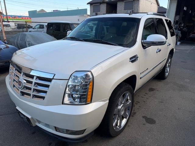 キャデラックエスカレード ベースグレード　１ナンバー登録　オートチェック走行履歴レポート付　弊社管理ユーザー様下取り車　弊社にて１１年間メンテナンス　パワーランニングボード　パワーバックドア　サイバーナビ　純正フリップダウンモニター　ＢＯＳＥ（59枚目）