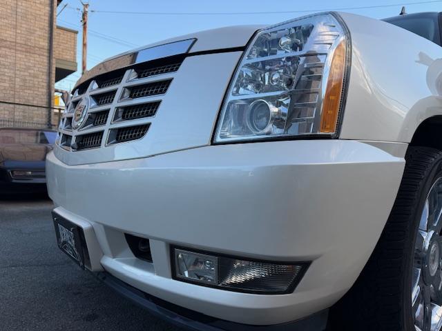 キャデラックエスカレード ベースグレード　１ナンバー登録　オートチェック走行履歴レポート付　弊社管理ユーザー様下取り車　弊社にて１１年間メンテナンス　パワーランニングボード　パワーバックドア　サイバーナビ　純正フリップダウンモニター　ＢＯＳＥ（66枚目）