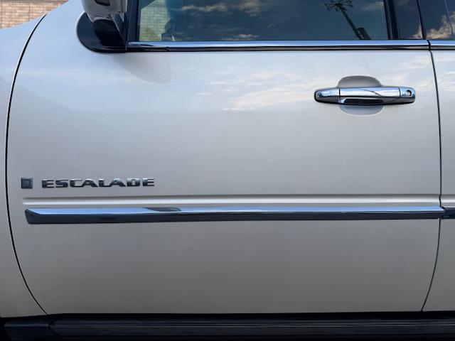 キャデラックエスカレード ベースグレード　１ナンバー登録　オートチェック走行履歴レポート付　弊社管理ユーザー様下取り車　弊社にて１１年間メンテナンス　パワーランニングボード　パワーバックドア　サイバーナビ　純正フリップダウンモニター　ＢＯＳＥ（68枚目）
