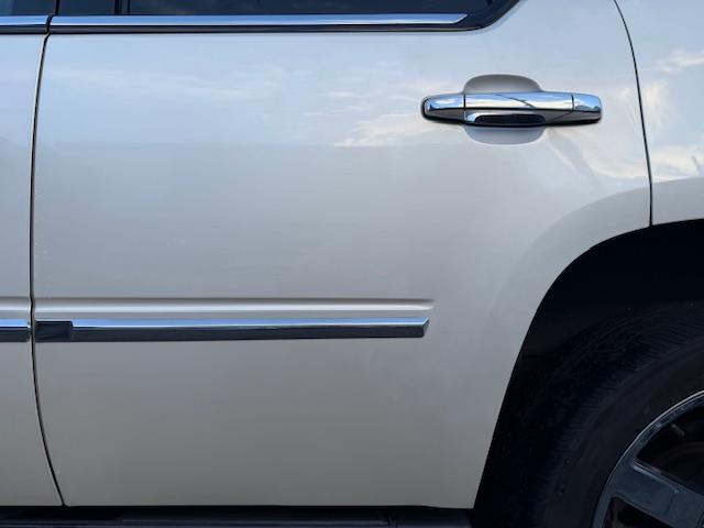 キャデラックエスカレード ベースグレード　１ナンバー登録　オートチェック走行履歴レポート付　弊社管理ユーザー様下取り車　弊社にて１１年間メンテナンス　パワーランニングボード　パワーバックドア　サイバーナビ　純正フリップダウンモニター　ＢＯＳＥ（69枚目）