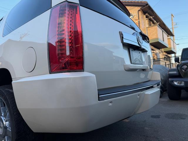 キャデラックエスカレード ベースグレード　１ナンバー登録　オートチェック走行履歴レポート付　弊社管理ユーザー様下取り車　弊社にて１１年間メンテナンス　パワーランニングボード　パワーバックドア　サイバーナビ　純正フリップダウンモニター　ＢＯＳＥ（71枚目）