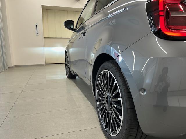 500e オープン ETC2.0車載器、電動開閉式ソフトトップ、レザーシート、シートヒーター(前席)、アダプティブクルーズコントロール、アイシンナビゲーションシステム、リアパーキングカメラ、360°ドライブレコーダー(18枚目)