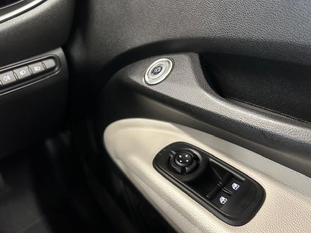 500e オープン ETC2.0車載器、電動開閉式ソフトトップ、レザーシート、シートヒーター(前席)、アダプティブクルーズコントロール、アイシンナビゲーションシステム、リアパーキングカメラ、360°ドライブレコーダー(29枚目)