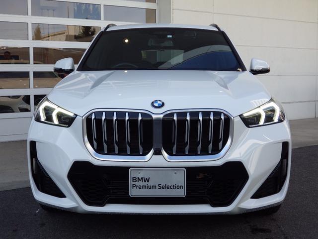 X1 xDrive 20i Mスポーツ 1オーナー/テクノロジーパッケージ/ヘッドアップディスプレイ/パーキングアシスト/シートヒーター/電動テールゲート/ワイヤレスチャージャー/カーブドディスプレイ/純正18AW/電動シート(5枚目)