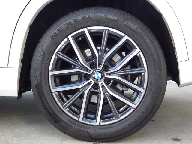X1 xDrive 20i Mスポーツ 1オーナー/テクノロジーパッケージ/ヘッドアップディスプレイ/パーキングアシスト/シートヒーター/電動テールゲート/ワイヤレスチャージャー/カーブドディスプレイ/純正18AW/電動シート(7枚目)