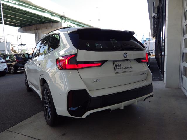 X1 xDrive 20i Mスポーツ 1オーナー/テクノロジーパッケージ/ヘッドアップディスプレイ/パーキングアシスト/シートヒーター/電動テールゲート/ワイヤレスチャージャー/カーブドディスプレイ/純正18AW/電動シート(8枚目)