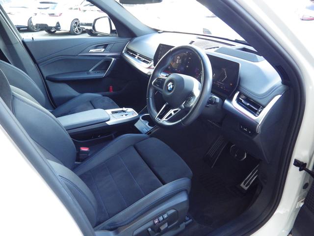 X1 xDrive 20i Mスポーツ 1オーナー/テクノロジーパッケージ/ヘッドアップディスプレイ/パーキングアシスト/シートヒーター/電動テールゲート/ワイヤレスチャージャー/カーブドディスプレイ/純正18AW/電動シート(11枚目)