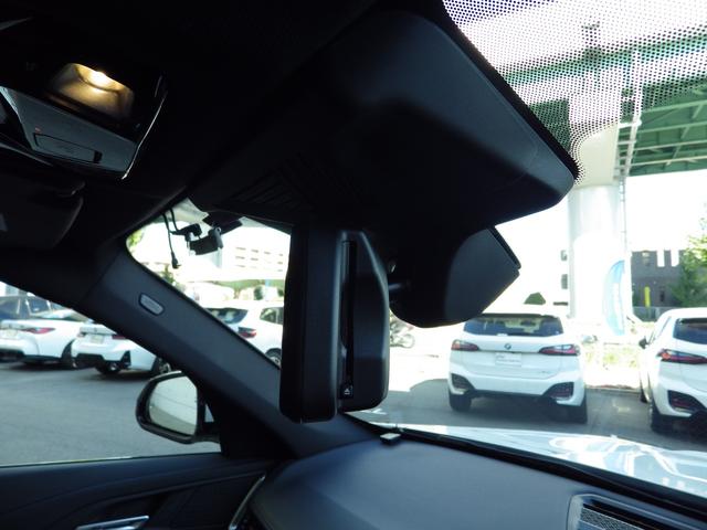 X1 xDrive 20i Mスポーツ 1オーナー/テクノロジーパッケージ/ヘッドアップディスプレイ/パーキングアシスト/シートヒーター/電動テールゲート/ワイヤレスチャージャー/カーブドディスプレイ/純正18AW/電動シート(17枚目)