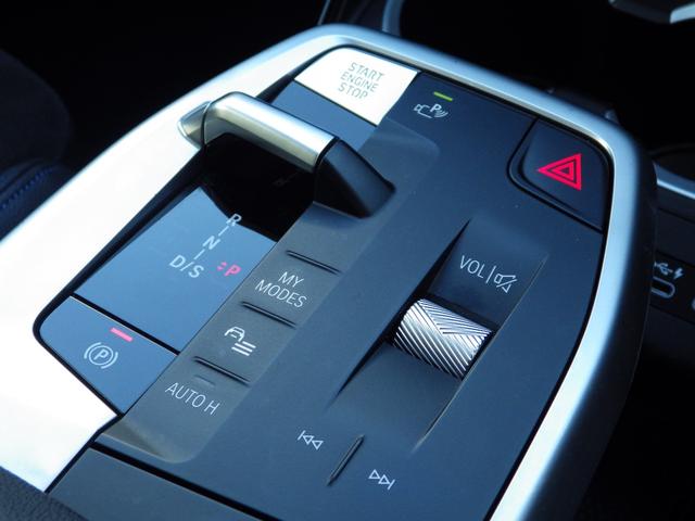X1 xDrive 20i Mスポーツ 1オーナー/テクノロジーパッケージ/ヘッドアップディスプレイ/パーキングアシスト/シートヒーター/電動テールゲート/ワイヤレスチャージャー/カーブドディスプレイ/純正18AW/電動シート(24枚目)