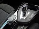 BMWの電子式シフトレバーはシンプル設計で機能的です。誤操作防止機能になっています