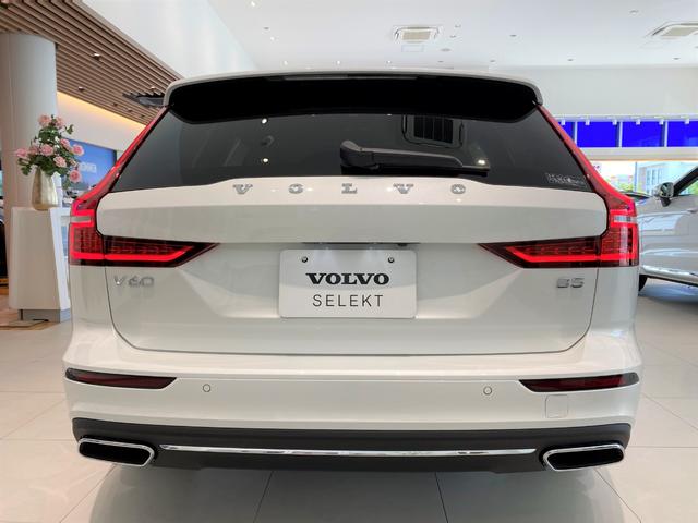 B5 インスクリプション 認定中古車 ワンオーナー 48V MHV クリスタルホワイト/アンバーレザー クライメートPKG harman/kardonプレミアムサウンド 純正OP19AW パワーテールゲート(5枚目)
