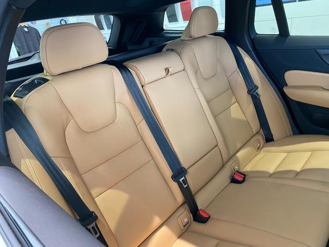 B5 インスクリプション 認定中古車 ワンオーナー 48V MHV クリスタルホワイト/アンバーレザー クライメートPKG harman/kardonプレミアムサウンド 純正OP19AW パワーテールゲート(9枚目)