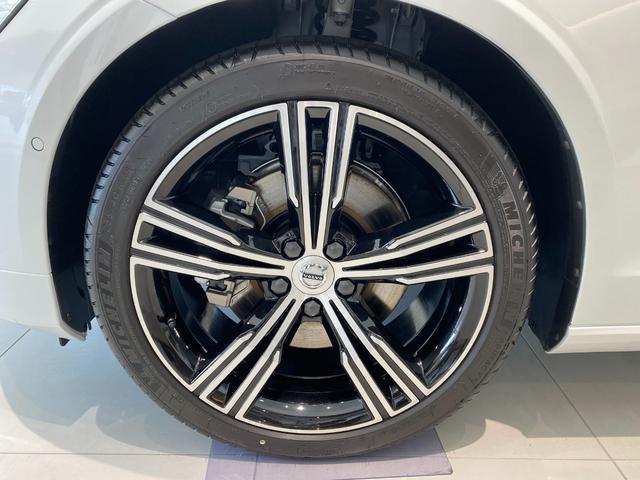 B5 インスクリプション 認定中古車 ワンオーナー 48V MHV クリスタルホワイト/アンバーレザー クライメートPKG harman/kardonプレミアムサウンド 純正OP19AW パワーテールゲート(12枚目)