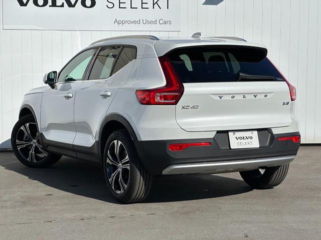 ＸＣ４０ Ｂ４　ＡＷＤ　インスクリプション　認定中古車／禁煙車／ブロンドレザー／フロント＆リヤシートヒーター／純正ナビ／ＴＶ／Ｂｌｕｅｔｏｏｔｈ／カープレイ／アンドロイドＡ／衝突軽減Ｂ／全周囲カメラ／ＥＴＣ（11枚目）