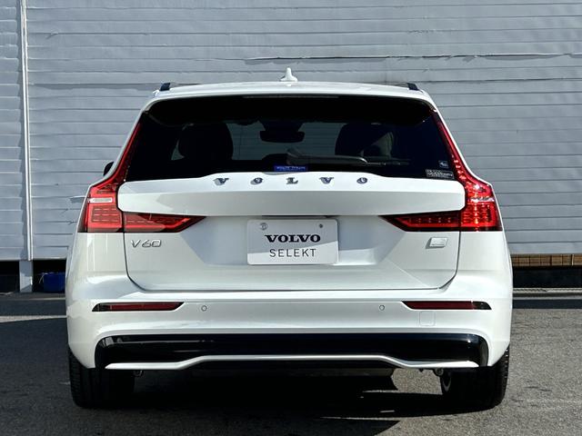 �k�����̃��O�W���A���[��̌������u�U�O�B�`���I�ȃX�J���W�i�r�A���E�f�U�C�����p�����Ȃ���A�������ɂ��ӂ�D��ȕ��͋C��g�ɂ܂Ƃ��A�V������������������X�^�C�����O�ł��B