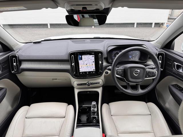 ＸＣ４０ Ｂ４　ＡＷＤ　インスクリプション　純正ＨＤＤナビ　地デジｔｖ　電動パノラマサンルーフ　ｈａｒｍａｎ／ｋａｒｄｏｎプレミアムサウンド　シート＆ステアリングヒーター　パワーテールゲート　パワーシート　３６０°カメラ　純正１９ＡＷ　ＥＴＣ（10枚目）