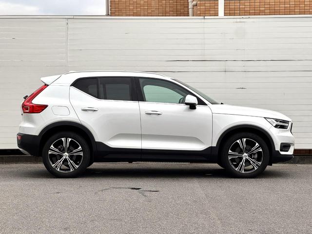 ＸＣ４０ Ｂ４　ＡＷＤ　インスクリプション　純正ＨＤＤナビ　地デジｔｖ　電動パノラマサンルーフ　ｈａｒｍａｎ／ｋａｒｄｏｎプレミアムサウンド　シート＆ステアリングヒーター　パワーテールゲート　パワーシート　３６０°カメラ　純正１９ＡＷ　ＥＴＣ（13枚目）