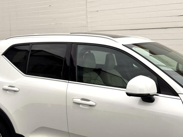 ＸＣ４０ Ｂ４　ＡＷＤ　インスクリプション　純正ＨＤＤナビ　地デジｔｖ　電動パノラマサンルーフ　ｈａｒｍａｎ／ｋａｒｄｏｎプレミアムサウンド　シート＆ステアリングヒーター　パワーテールゲート　パワーシート　３６０°カメラ　純正１９ＡＷ　ＥＴＣ（17枚目）