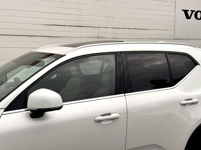 ＸＣ４０ Ｂ４　ＡＷＤ　インスクリプション　純正ＨＤＤナビ　地デジｔｖ　電動パノラマサンルーフ　ｈａｒｍａｎ／ｋａｒｄｏｎプレミアムサウンド　シート＆ステアリングヒーター　パワーテールゲート　パワーシート　３６０°カメラ　純正１９ＡＷ　ＥＴＣ（18枚目）