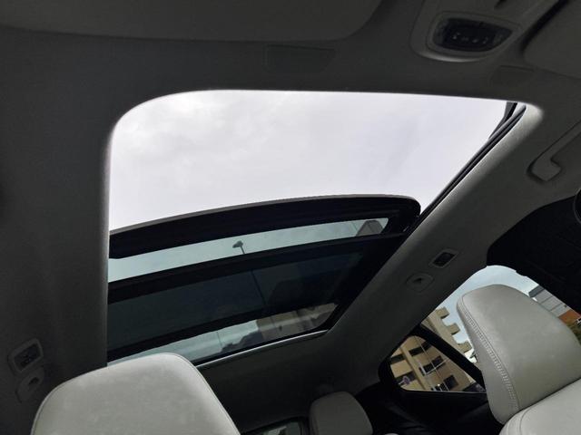 ＸＣ４０ Ｂ４　ＡＷＤ　インスクリプション　純正ＨＤＤナビ　地デジｔｖ　電動パノラマサンルーフ　ｈａｒｍａｎ／ｋａｒｄｏｎプレミアムサウンド　シート＆ステアリングヒーター　パワーテールゲート　パワーシート　３６０°カメラ　純正１９ＡＷ　ＥＴＣ（21枚目）