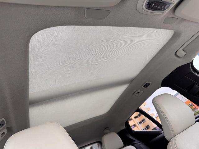 ＸＣ４０ Ｂ４　ＡＷＤ　インスクリプション　純正ＨＤＤナビ　地デジｔｖ　電動パノラマサンルーフ　ｈａｒｍａｎ／ｋａｒｄｏｎプレミアムサウンド　シート＆ステアリングヒーター　パワーテールゲート　パワーシート　３６０°カメラ　純正１９ＡＷ　ＥＴＣ（23枚目）