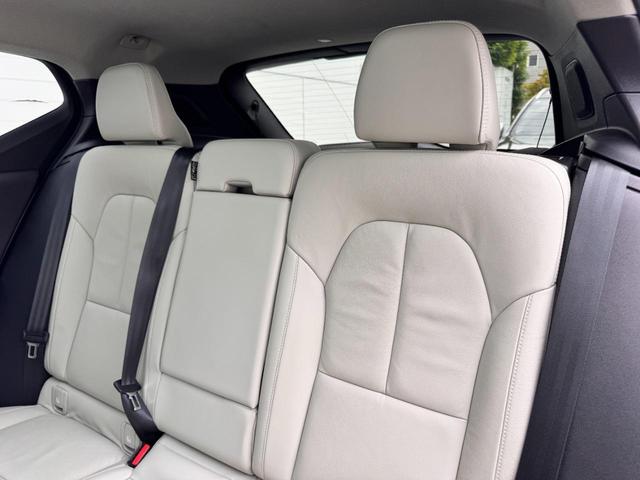 ＸＣ４０ Ｂ４　ＡＷＤ　インスクリプション　純正ＨＤＤナビ　地デジｔｖ　電動パノラマサンルーフ　ｈａｒｍａｎ／ｋａｒｄｏｎプレミアムサウンド　シート＆ステアリングヒーター　パワーテールゲート　パワーシート　３６０°カメラ　純正１９ＡＷ　ＥＴＣ（35枚目）