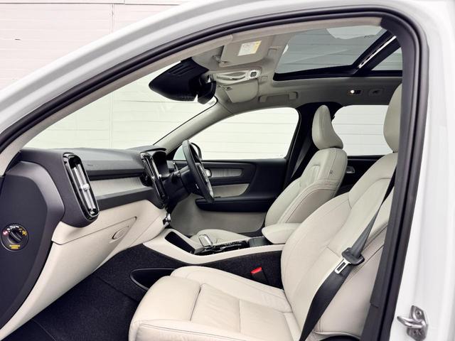 ＸＣ４０ Ｂ４　ＡＷＤ　インスクリプション　純正ＨＤＤナビ　地デジｔｖ　電動パノラマサンルーフ　ｈａｒｍａｎ／ｋａｒｄｏｎプレミアムサウンド　シート＆ステアリングヒーター　パワーテールゲート　パワーシート　３６０°カメラ　純正１９ＡＷ　ＥＴＣ（39枚目）