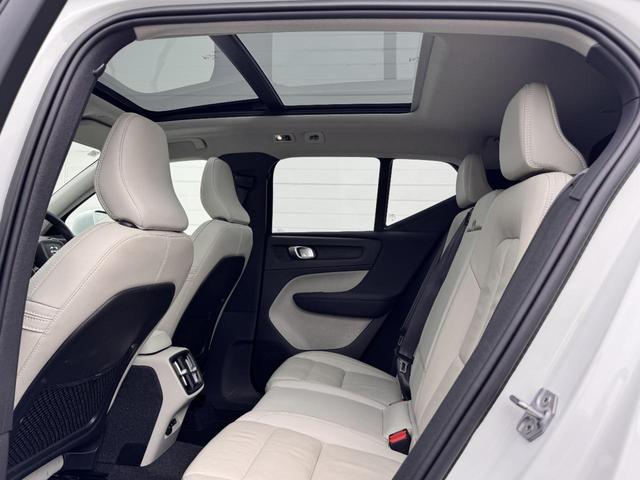 ＸＣ４０ Ｂ４　ＡＷＤ　インスクリプション　純正ＨＤＤナビ　地デジｔｖ　電動パノラマサンルーフ　ｈａｒｍａｎ／ｋａｒｄｏｎプレミアムサウンド　シート＆ステアリングヒーター　パワーテールゲート　パワーシート　３６０°カメラ　純正１９ＡＷ　ＥＴＣ（40枚目）