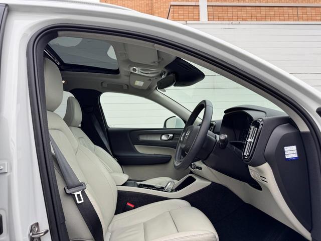 ＸＣ４０ Ｂ４　ＡＷＤ　インスクリプション　純正ＨＤＤナビ　地デジｔｖ　電動パノラマサンルーフ　ｈａｒｍａｎ／ｋａｒｄｏｎプレミアムサウンド　シート＆ステアリングヒーター　パワーテールゲート　パワーシート　３６０°カメラ　純正１９ＡＷ　ＥＴＣ（42枚目）