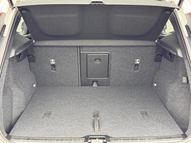 ＸＣ４０ Ｂ４　ＡＷＤ　インスクリプション　純正ＨＤＤナビ　地デジｔｖ　電動パノラマサンルーフ　ｈａｒｍａｎ／ｋａｒｄｏｎプレミアムサウンド　シート＆ステアリングヒーター　パワーテールゲート　パワーシート　３６０°カメラ　純正１９ＡＷ　ＥＴＣ（43枚目）