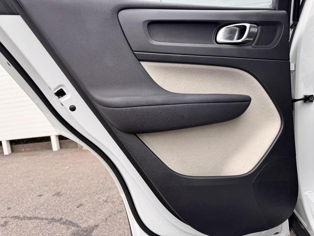 ＸＣ４０ Ｂ４　ＡＷＤ　インスクリプション　純正ＨＤＤナビ　地デジｔｖ　電動パノラマサンルーフ　ｈａｒｍａｎ／ｋａｒｄｏｎプレミアムサウンド　シート＆ステアリングヒーター　パワーテールゲート　パワーシート　３６０°カメラ　純正１９ＡＷ　ＥＴＣ（47枚目）