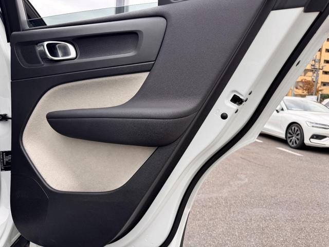 ＸＣ４０ Ｂ４　ＡＷＤ　インスクリプション　純正ＨＤＤナビ　地デジｔｖ　電動パノラマサンルーフ　ｈａｒｍａｎ／ｋａｒｄｏｎプレミアムサウンド　シート＆ステアリングヒーター　パワーテールゲート　パワーシート　３６０°カメラ　純正１９ＡＷ　ＥＴＣ（48枚目）