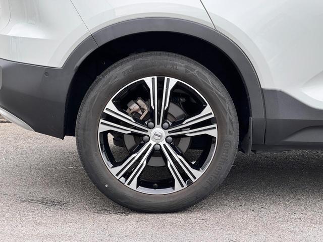 ＸＣ４０ Ｂ４　ＡＷＤ　インスクリプション　純正ＨＤＤナビ　地デジｔｖ　電動パノラマサンルーフ　ｈａｒｍａｎ／ｋａｒｄｏｎプレミアムサウンド　シート＆ステアリングヒーター　パワーテールゲート　パワーシート　３６０°カメラ　純正１９ＡＷ　ＥＴＣ（51枚目）