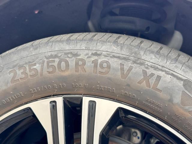 ＸＣ４０ Ｂ４　ＡＷＤ　インスクリプション　純正ＨＤＤナビ　地デジｔｖ　電動パノラマサンルーフ　ｈａｒｍａｎ／ｋａｒｄｏｎプレミアムサウンド　シート＆ステアリングヒーター　パワーテールゲート　パワーシート　３６０°カメラ　純正１９ＡＷ　ＥＴＣ（53枚目）