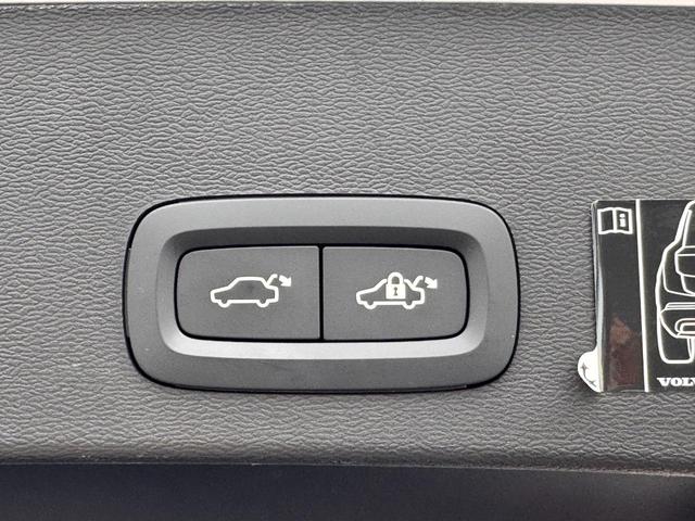 ＸＣ４０ Ｂ４　ＡＷＤ　インスクリプション　純正ＨＤＤナビ　地デジｔｖ　電動パノラマサンルーフ　ｈａｒｍａｎ／ｋａｒｄｏｎプレミアムサウンド　シート＆ステアリングヒーター　パワーテールゲート　パワーシート　３６０°カメラ　純正１９ＡＷ　ＥＴＣ（59枚目）