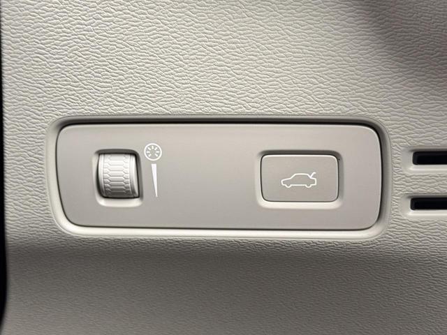 ＸＣ４０ Ｂ４　ＡＷＤ　インスクリプション　純正ＨＤＤナビ　地デジｔｖ　電動パノラマサンルーフ　ｈａｒｍａｎ／ｋａｒｄｏｎプレミアムサウンド　シート＆ステアリングヒーター　パワーテールゲート　パワーシート　３６０°カメラ　純正１９ＡＷ　ＥＴＣ（60枚目）