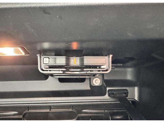ＸＣ４０ Ｂ４　ＡＷＤ　インスクリプション　純正ＨＤＤナビ　地デジｔｖ　電動パノラマサンルーフ　ｈａｒｍａｎ／ｋａｒｄｏｎプレミアムサウンド　シート＆ステアリングヒーター　パワーテールゲート　パワーシート　３６０°カメラ　純正１９ＡＷ　ＥＴＣ（63枚目）