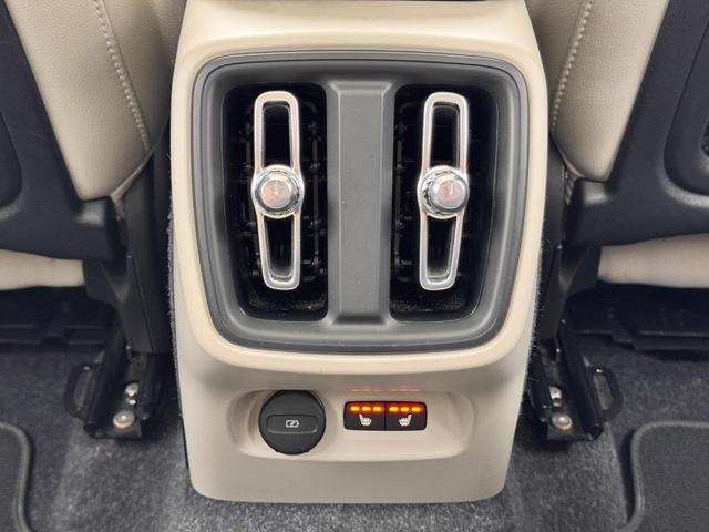 ＸＣ４０ Ｂ４　ＡＷＤ　インスクリプション　純正ＨＤＤナビ　地デジｔｖ　電動パノラマサンルーフ　ｈａｒｍａｎ／ｋａｒｄｏｎプレミアムサウンド　シート＆ステアリングヒーター　パワーテールゲート　パワーシート　３６０°カメラ　純正１９ＡＷ　ＥＴＣ（64枚目）