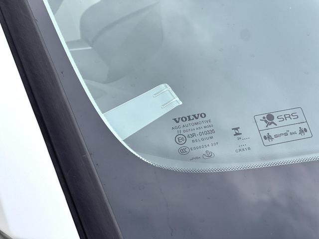 ＸＣ４０ Ｂ４　ＡＷＤ　インスクリプション　純正ＨＤＤナビ　地デジｔｖ　電動パノラマサンルーフ　ｈａｒｍａｎ／ｋａｒｄｏｎプレミアムサウンド　シート＆ステアリングヒーター　パワーテールゲート　パワーシート　３６０°カメラ　純正１９ＡＷ　ＥＴＣ（66枚目）