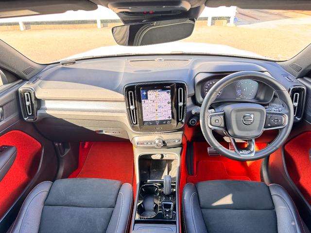 ＸＣ４０ Ｔ４　ＡＷＤ　Ｒデザイン　純正ＨＤＤ　地デジＴＶ　Ｒデザイン専用装備　Ｒデザイン専用Ｌａｖａオレンジ内装　パワーシート　パワーテールゲート　プレミアムサウンド　Ａｐｐｌｅ　Ｃａｒｐｌａｙ　Ａｎｄｒｏｉｄ　Ａｕｔｏ　純正１９ＡＷ（8枚目）