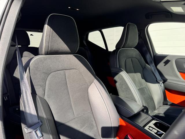 ＸＣ４０ Ｔ４　ＡＷＤ　Ｒデザイン　純正ＨＤＤ　地デジＴＶ　Ｒデザイン専用装備　Ｒデザイン専用Ｌａｖａオレンジ内装　パワーシート　パワーテールゲート　プレミアムサウンド　Ａｐｐｌｅ　Ｃａｒｐｌａｙ　Ａｎｄｒｏｉｄ　Ａｕｔｏ　純正１９ＡＷ（22枚目）