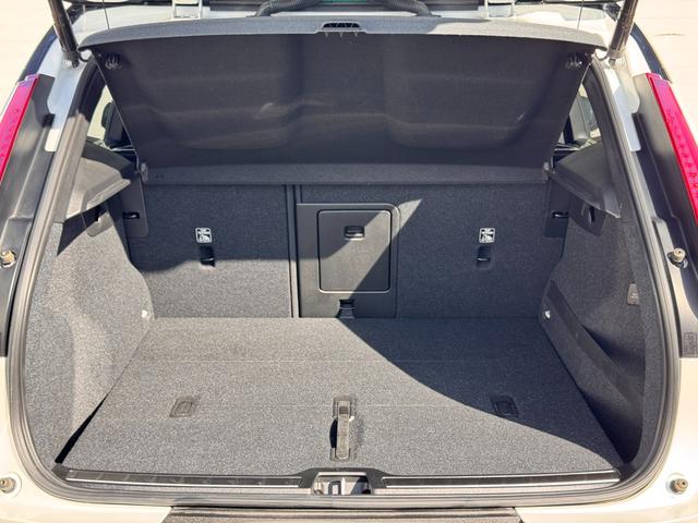 ＸＣ４０ Ｔ４　ＡＷＤ　Ｒデザイン　純正ＨＤＤ　地デジＴＶ　Ｒデザイン専用装備　Ｒデザイン専用Ｌａｖａオレンジ内装　パワーシート　パワーテールゲート　プレミアムサウンド　Ａｐｐｌｅ　Ｃａｒｐｌａｙ　Ａｎｄｒｏｉｄ　Ａｕｔｏ　純正１９ＡＷ（32枚目）