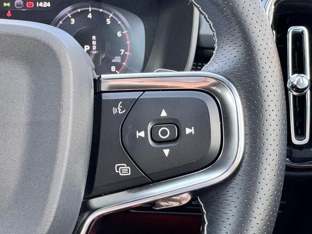 ＸＣ４０ Ｔ４　ＡＷＤ　Ｒデザイン　純正ＨＤＤ　地デジＴＶ　Ｒデザイン専用装備　Ｒデザイン専用Ｌａｖａオレンジ内装　パワーシート　パワーテールゲート　プレミアムサウンド　Ａｐｐｌｅ　Ｃａｒｐｌａｙ　Ａｎｄｒｏｉｄ　Ａｕｔｏ　純正１９ＡＷ（40枚目）
