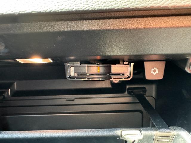 ＸＣ４０ Ｔ４　ＡＷＤ　Ｒデザイン　純正ＨＤＤ　地デジＴＶ　Ｒデザイン専用装備　Ｒデザイン専用Ｌａｖａオレンジ内装　パワーシート　パワーテールゲート　プレミアムサウンド　Ａｐｐｌｅ　Ｃａｒｐｌａｙ　Ａｎｄｒｏｉｄ　Ａｕｔｏ　純正１９ＡＷ（50枚目）