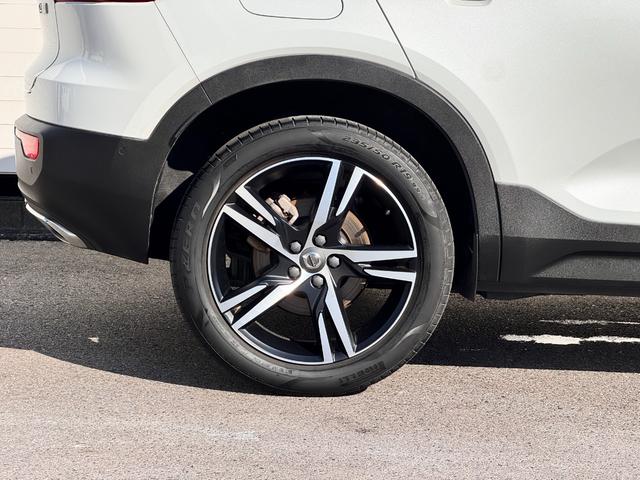ＸＣ４０ Ｔ４　ＡＷＤ　Ｒデザイン　純正ＨＤＤ　地デジＴＶ　Ｒデザイン専用装備　Ｒデザイン専用Ｌａｖａオレンジ内装　パワーシート　パワーテールゲート　プレミアムサウンド　Ａｐｐｌｅ　Ｃａｒｐｌａｙ　Ａｎｄｒｏｉｄ　Ａｕｔｏ　純正１９ＡＷ（54枚目）