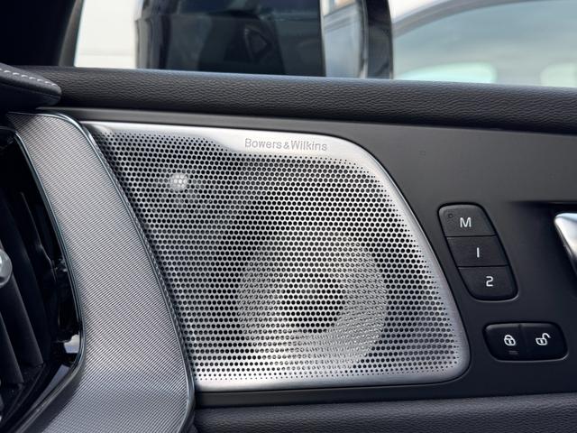 XC60 B6 AWD Rデザイン Googleナビ 電動パノラマサンルーフ Bowers&Wilkins 電子制御エアサス Rデザイン専用 シート&ステアリングヒーター パワーテールゲート パワーシート 純正21AW ETC(18枚目)