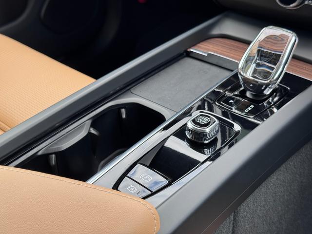 XC60 アルティメット B5 AWD Googleナビ 電動パノラマサンルーフ Bowers&Wilkins シート&ステアリングヒーター ベンチレーション マッサージ機能 パワーテールゲート パワーシート 純正19AW ETC(42枚目)