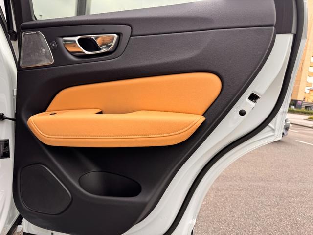 XC60 アルティメット B5 AWD Googleナビ 電動パノラマサンルーフ Bowers&Wilkins シート&ステアリングヒーター ベンチレーション マッサージ機能 パワーテールゲート パワーシート 純正19AW ETC(56枚目)