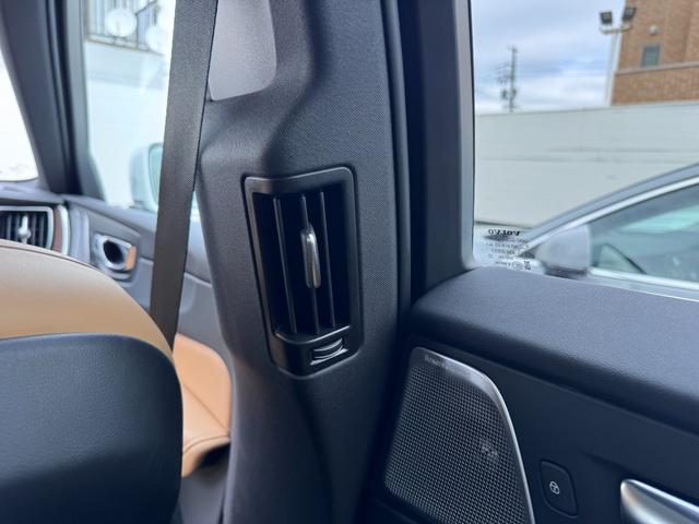 XC60 アルティメット B5 AWD Googleナビ 電動パノラマサンルーフ Bowers&Wilkins シート&ステアリングヒーター ベンチレーション マッサージ機能 パワーテールゲート パワーシート 純正19AW ETC(60枚目)